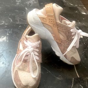 Nike Women's Sneakers in Pink and White